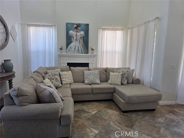 Detail Gallery Image 4 of 15 For 51 Volta Del Tintori St, Lake Elsinore,  CA 92532 - 4 Beds | 3 Baths