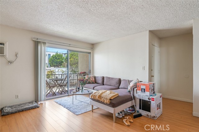 820 N Raymond Avenue, Pasadena CA: https://media.crmls.org/medias/5d9489e2-9917-4eaf-a3a3-7a6b3c7c058f.jpg