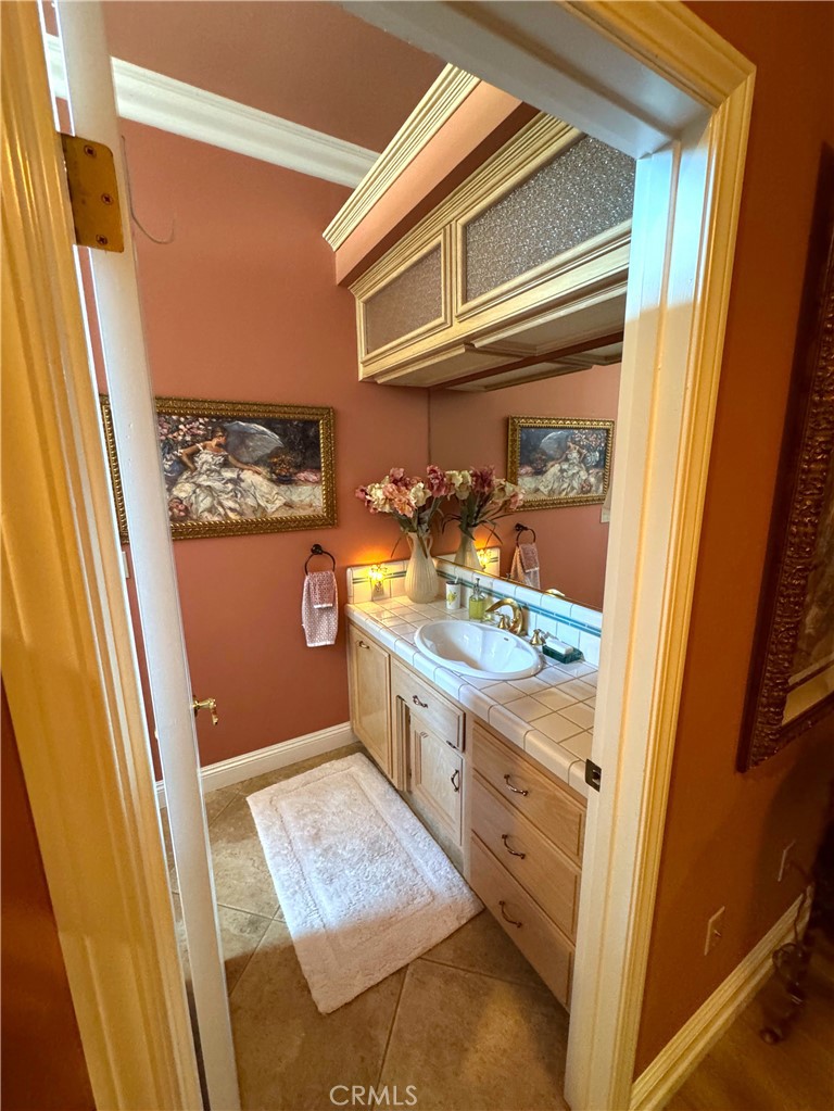 https://media.crmls.org/medias/5d94e34c-3791-4f50-9c56-51fc99aa2db5.jpg?preset=X-Large