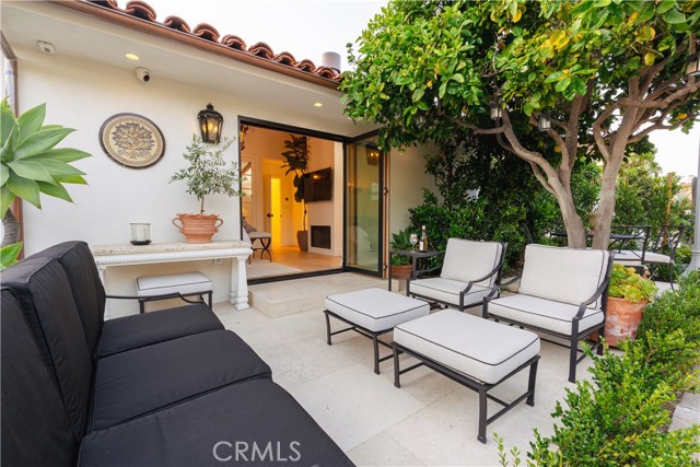 Detail Gallery Image 23 of 61 For 106 via Cordova, Newport Beach,  CA 92663 - 2 Beds | 2 Baths