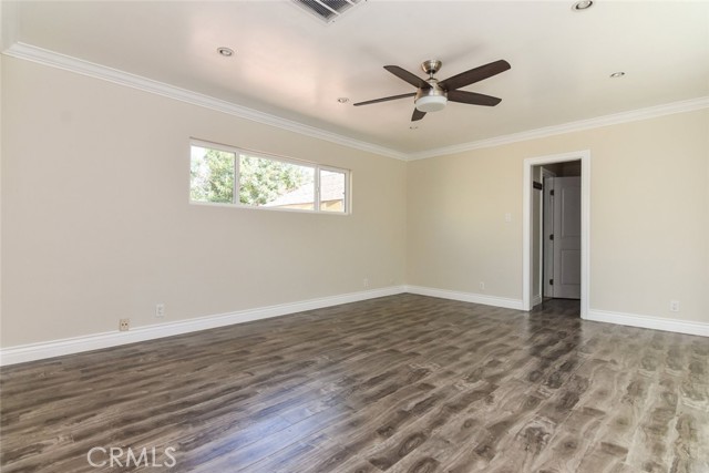 Detail Gallery Image 15 of 22 For 6906 Mclennan Ave, Lake Balboa,  CA 91406 - 3 Beds | 3 Baths