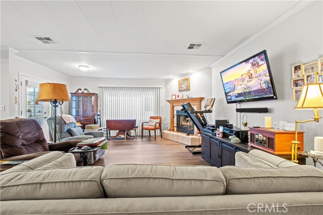 5200 Irvine Blvd., Irvine CA: https://media.crmls.org/medias/5d95d4da-4667-428b-bf63-022d11fbfb74.jpg