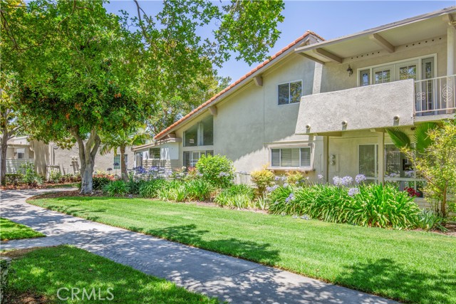 2164 Via Mariposa E, Laguna Woods CA: https://media.crmls.org/medias/5d95e135-627d-4526-91a5-f1694a5c0131.jpg