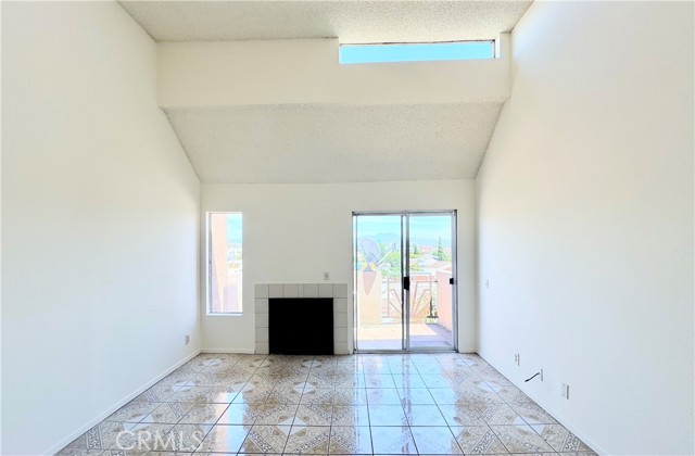 450 E 4th Street, Santa Ana CA: https://media.crmls.org/medias/5d95fbce-2414-4382-a803-046797b79f95.jpg