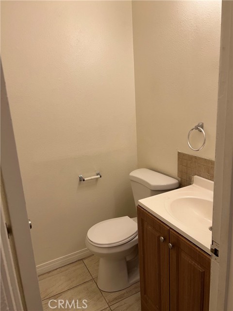 Detail Gallery Image 6 of 10 For 1128 E 6th St #D,  Ontario,  CA 91764 - 2 Beds | 1/1 Baths