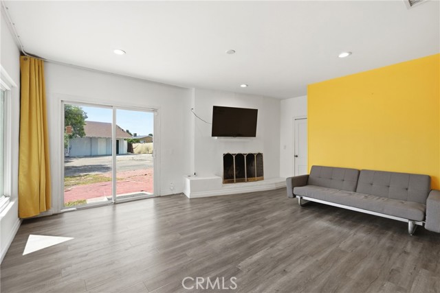 Detail Gallery Image 24 of 44 For 8647 Corbin Ave, Winnetka,  CA 91306 - 5 Beds | 3/1 Baths