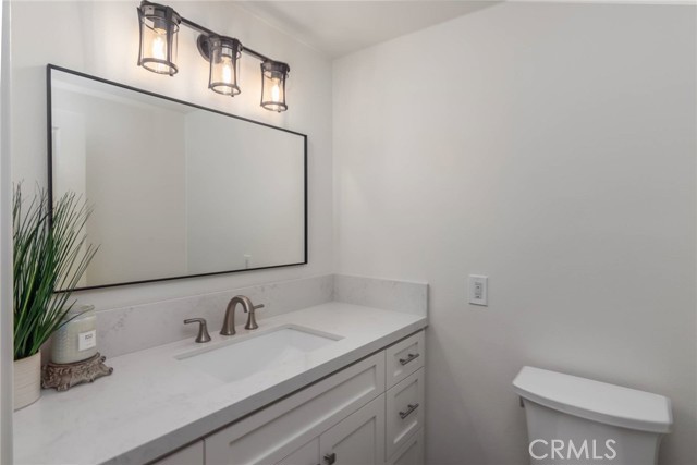 Detail Gallery Image 37 of 60 For 22218 Germain St #2,  Chatsworth,  CA 91311 - 4 Beds | 2/1 Baths