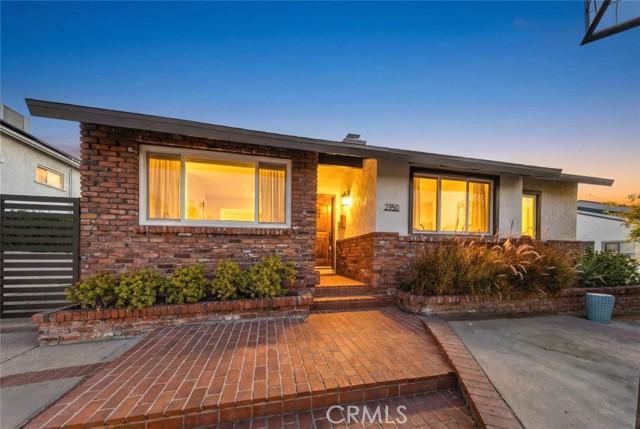 Detail Gallery Image 2 of 74 For 2950 N Lincoln St, Burbank,  CA 91504 - 3 Beds | 2 Baths