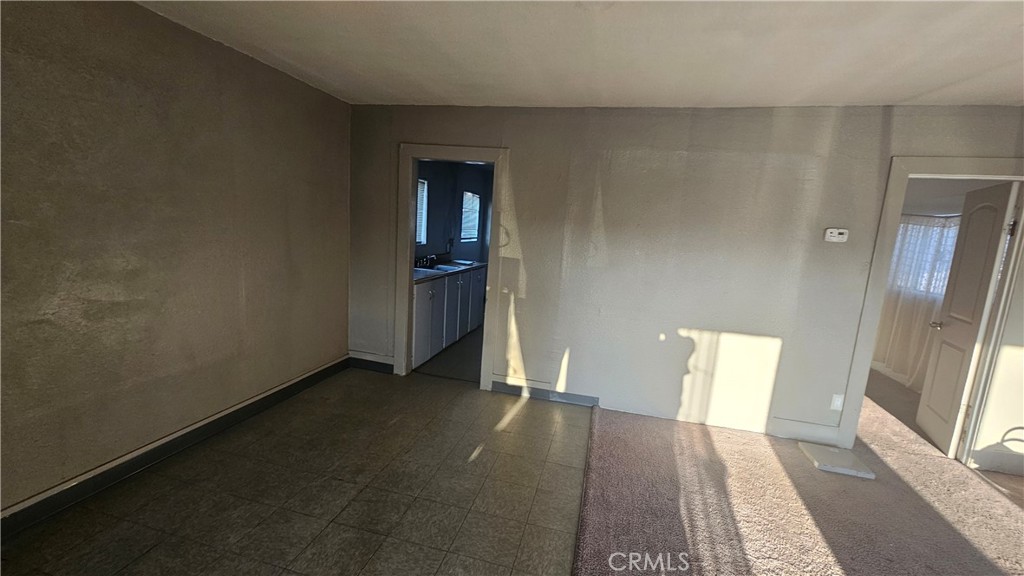 https://media.crmls.org/medias/5d986ef9-4ee0-4fad-938d-a1ce92ce0d56.jpg?preset=X-Large