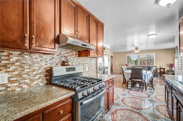 Detail Gallery Image 13 of 30 For 2300 Gale Ave, Long Beach,  CA 90810 - 3 Beds | 1 Baths
