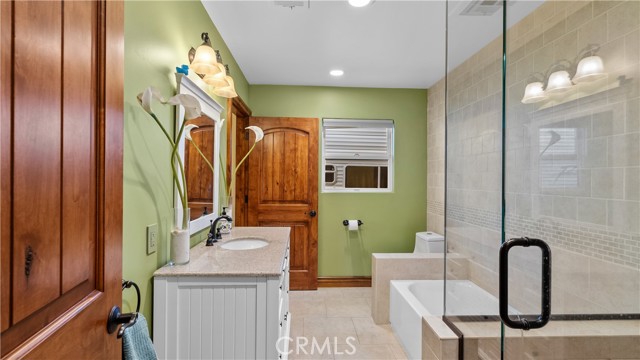 24604 Apple Street, Newhall CA: https://media.crmls.org/medias/5d9a2171-1657-4b1b-945d-e652e597d98d.jpg