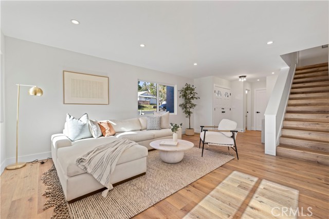 Detail Gallery Image 4 of 38 For 28218 Oaklar Dr, Saugus,  CA 91350 - 4 Beds | 3 Baths