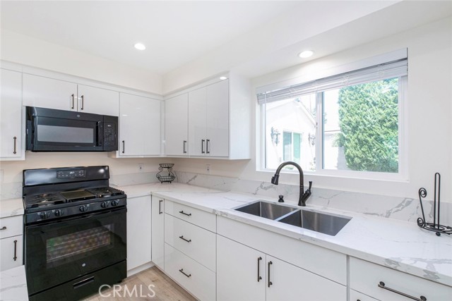 Detail Gallery Image 10 of 25 For 15849 Malden St, North Hills,  CA 91343 - 2 Beds | 1/1 Baths