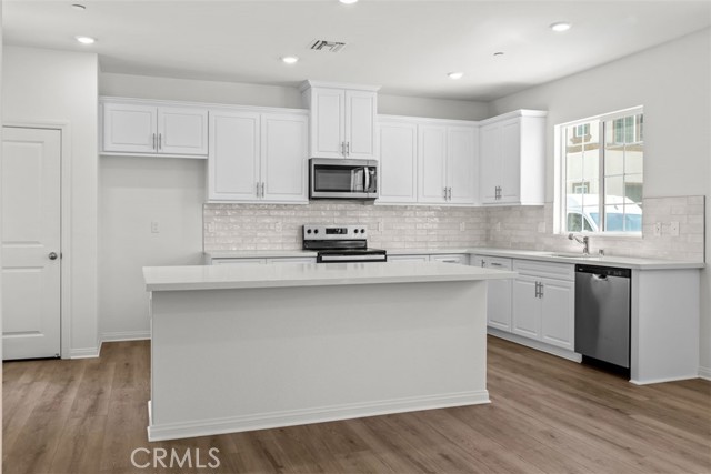 Detail Gallery Image 3 of 17 For 16013 Cochise Ct, Chino,  CA 91708 - 3 Beds | 2/1 Baths