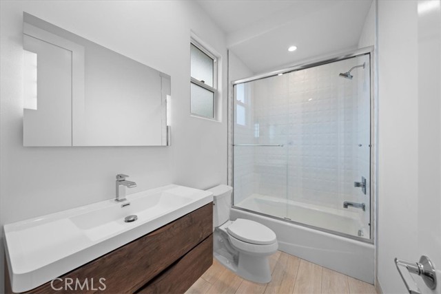 2214 Warfield Avenue, Redondo Beach, California 90278, 4 Bedrooms Bedrooms, ,3 BathroomsBathrooms,Residential,Sold,Warfield,SB24110583