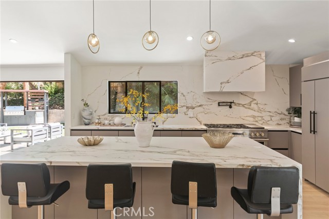 Detail Gallery Image 8 of 42 For 22850 Margarita Dr, Woodland Hills,  CA 91364 - 3 Beds | 3/1 Baths