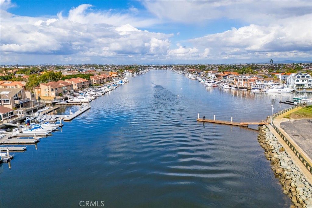 https://media.crmls.org/medias/5d9bc1c4-0fe8-4b30-919b-a8386caaef48.jpg?preset=X-Large