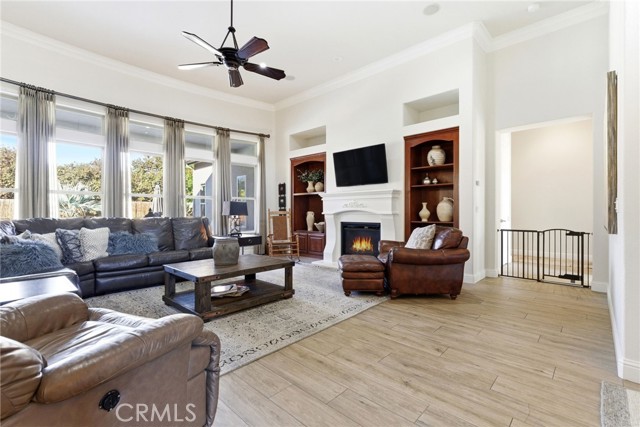 Detail Gallery Image 9 of 66 For 170 W Pioneer Way, Hanford,  CA 93230 - 4 Beds | 3 Baths