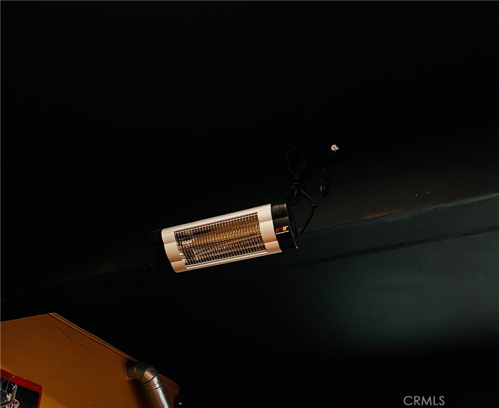 https://media.crmls.org/medias/5d9c3ab7-b408-4e7a-8230-a3938a3fcee3.jpg?preset=X-Large