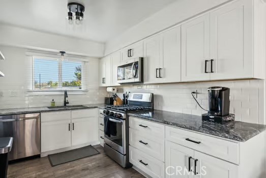 Detail Gallery Image 10 of 29 For 17232 Nisson Road #D,  Tustin,  CA 92780 - 2 Beds | 1/1 Baths