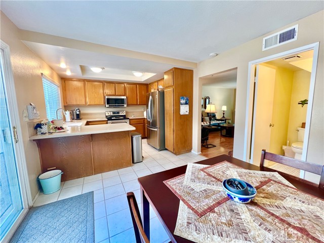 Detail Gallery Image 11 of 48 For 539 N Dartmouth Way #31,  Anaheim,  CA 92801 - 2 Beds | 2/1 Baths