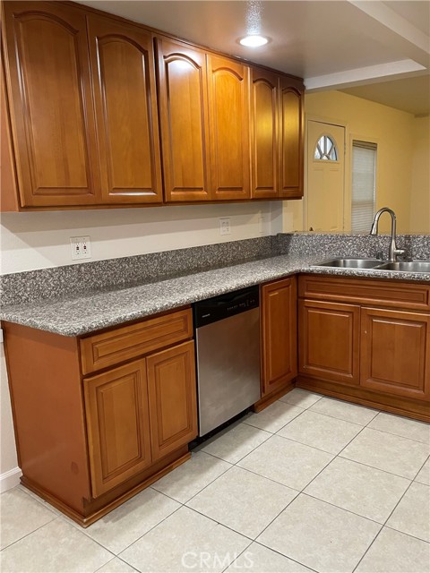 Detail Gallery Image 10 of 14 For 6141 Marbrisa, Huntington Park,  CA 90255 - 1 Beds | 1 Baths