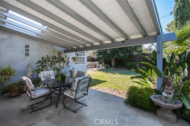 22046 Buena Ventura Street, Woodland Hills CA: https://media.crmls.org/medias/5d9e118b-7481-4dab-9cc4-dc0c1e7f28c4.jpg