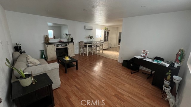 Detail Gallery Image 5 of 15 For 13059 Pierce St, Pacoima,  CA 91331 - 2 Beds | 1 Baths