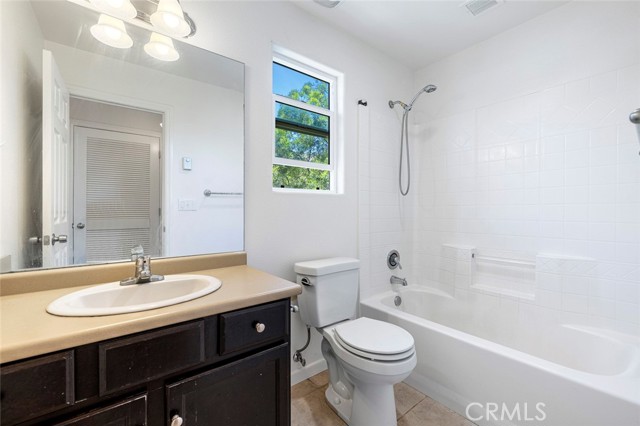 Detail Gallery Image 19 of 28 For 1587 N Strada Way, Clovis,  CA 93619 - 3 Beds | 2/1 Baths