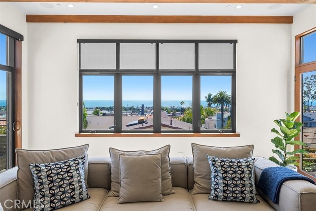 1032 6th, Hermosa Beach, California 90254, 4 Bedrooms Bedrooms, ,3 BathroomsBathrooms,Residential,Sold,6th,SB22136354