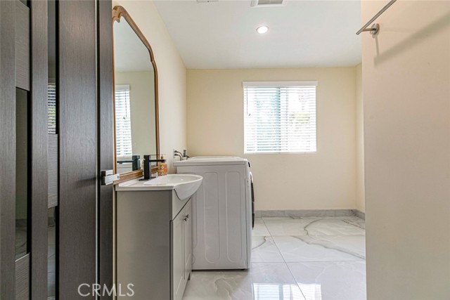 17800 Raymer Street, Sherwood Forest CA: https://media.crmls.org/medias/5da00216-9dd2-4ac4-af65-6d16c90a05d3.jpg