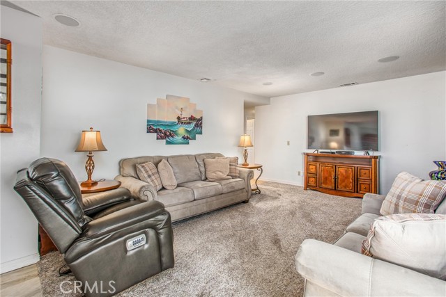 Detail Gallery Image 6 of 31 For 13638 San Leandro Ave, Yucaipa,  CA 92399 - 4 Beds | 2 Baths