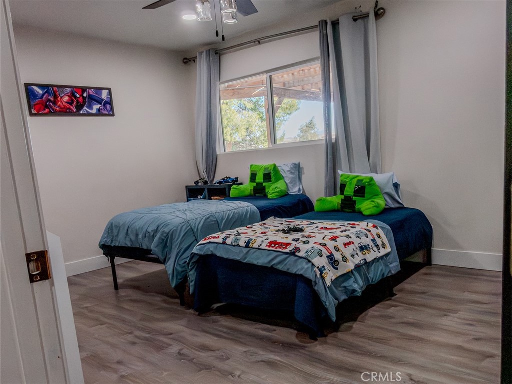https://media.crmls.org/medias/5da0a9fd-8094-478f-bf02-df0fea314bc5.jpg?preset=X-Large