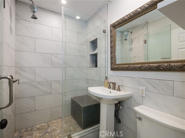 7559 Midfield Avenue, Los Angeles CA: https://media.crmls.org/medias/5da1059f-ac78-4ac1-9a8f-31aa108a55c5.jpg