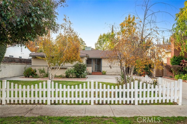 5715 Norwich, Van Nuys CA: https://media.crmls.org/medias/5da19cf9-32e1-4d99-8722-f7e531c56ec2.jpg