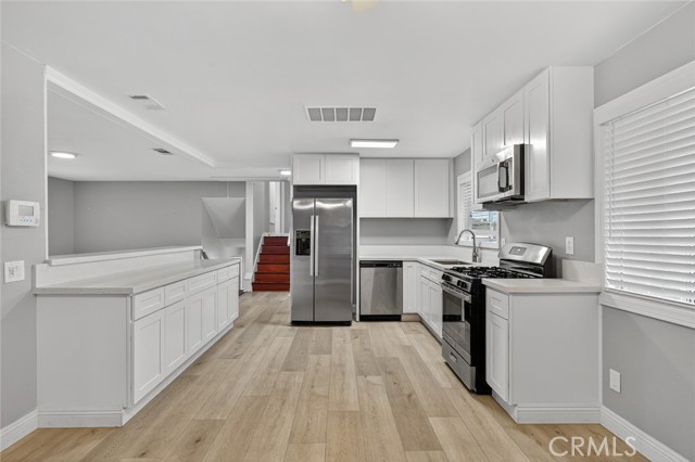 Detail Gallery Image 6 of 56 For 4060 Alto, Oceanside,  CA 92056 - 4 Beds | 2 Baths