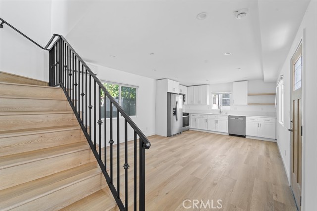 18656 Runnymede Street, Reseda CA: https://media.crmls.org/medias/5da2db77-a966-46da-95c5-6324ba1ae23b.jpg