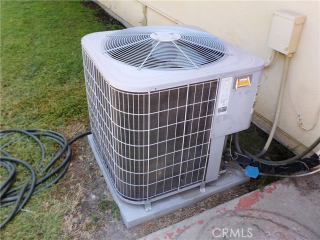 1676 Dumbarton Avenue, San Bernardino CA: https://media.crmls.org/medias/5da4316b-5cc8-4759-b51f-0996903e956d.jpg