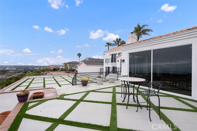 Detail Gallery Image 12 of 52 For 4013 via Manzana, San Clemente,  CA 92673 - 5 Beds | 3/1 Baths