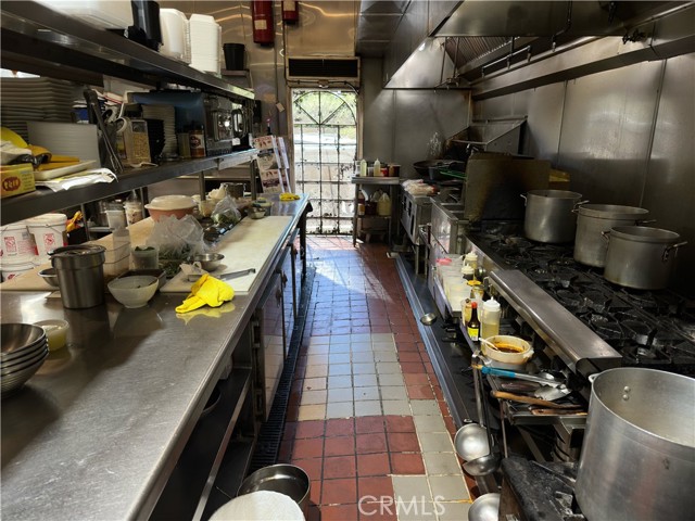 9082 Bolsa Avenue, Westminster CA: https://media.crmls.org/medias/5da4a965-e83c-4e32-9e2b-b09ad327df16.jpg