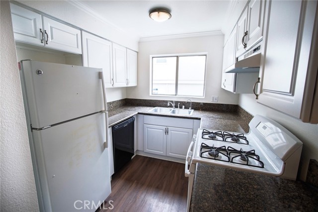 Detail Gallery Image 3 of 23 For 240 W Verdugo Ave #K,  Burbank,  CA 91502 - 2 Beds | 2 Baths