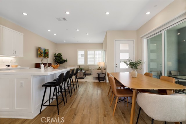 Detail Gallery Image 4 of 35 For 27512 Golden Currant Pl, Valencia,  CA 91381 - 4 Beds | 4 Baths