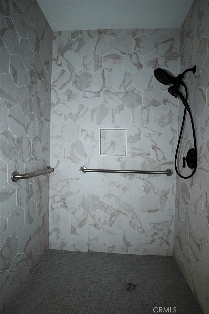 https://media.crmls.org/medias/5da6df43-3892-42b8-91f5-4fb47d1265d4.jpg?preset=X-Large