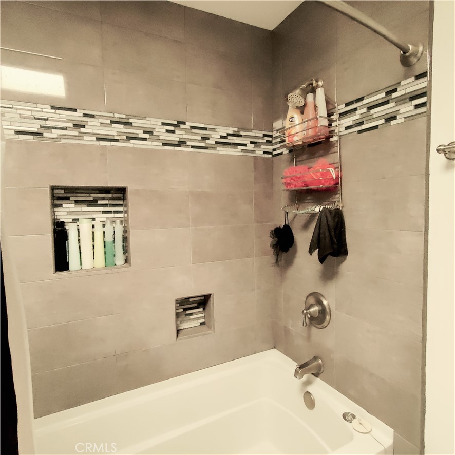 https://media.crmls.org/medias/5da7f860-0dc2-4a6d-85ef-737472fc0e58.jpg?preset=X-Large