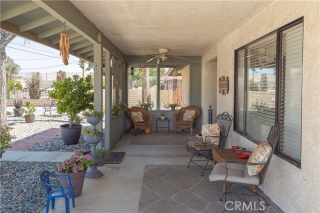 12386 Pawnee Road, Apple Valley CA: https://media.crmls.org/medias/5da82a3c-670c-4f0b-88b2-948b294a37c4.jpg