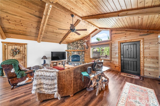 42728 Timberline Trail, Big Bear Lake CA: https://media.crmls.org/medias/5da8a1c2-7511-47ba-8042-ebfde71fd2fa.jpg