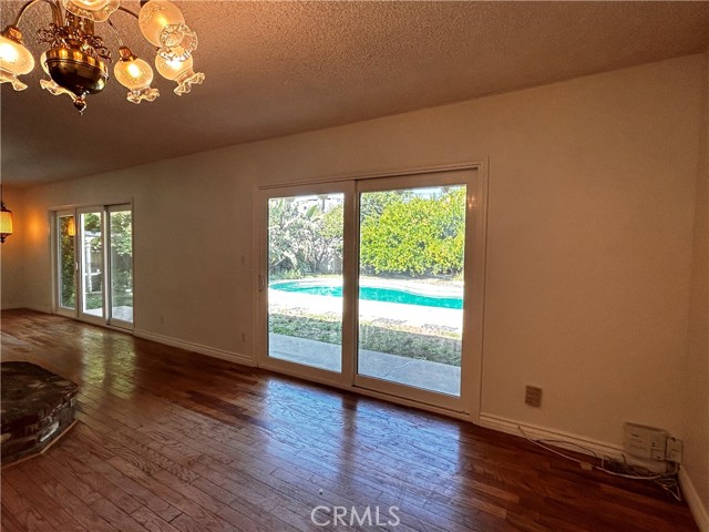 Detail Gallery Image 13 of 26 For 8927 Gloria Ave, North Hills,  CA 91343 - 3 Beds | 2 Baths