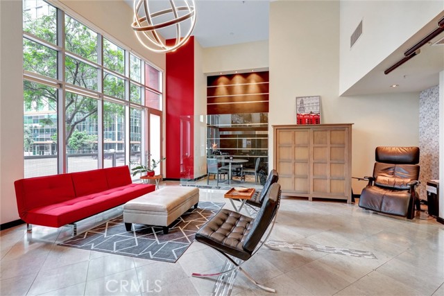350 W Ash Street, San Diego CA: https://media.crmls.org/medias/5daa3bac-6d25-49d0-9c48-b57f97477eba.jpg