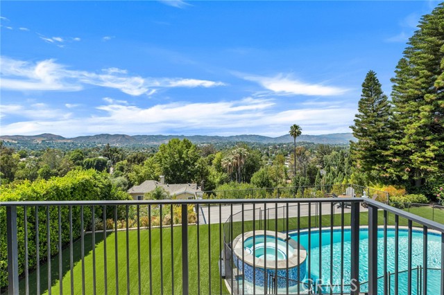 23241 Aetna Street, Woodland Hills CA: https://media.crmls.org/medias/5daa96bf-c1b8-4cfd-bf58-86897e3739a4.jpg