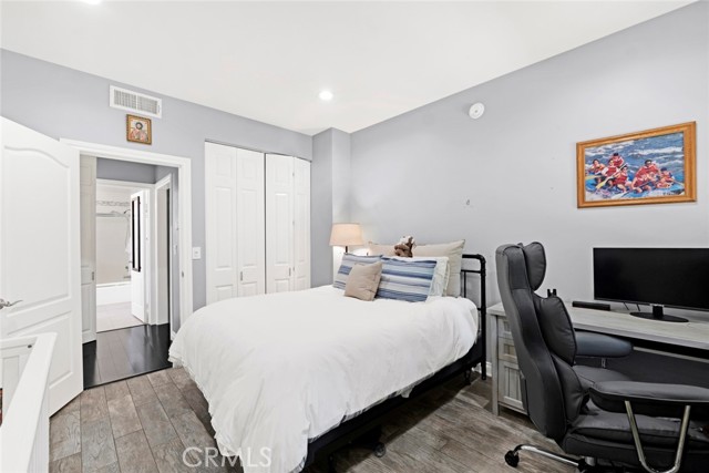 11225 Peach Grove Street, North Hollywood CA: https://media.crmls.org/medias/5daac579-3e67-4fb0-bbf4-9f7d5a6b9662.jpg